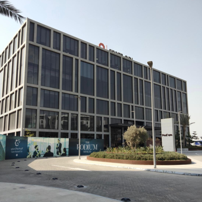 BUSINESS & COMMERCIAL CENTER