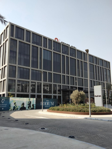 BUSINESS & COMMERCIAL CENTER